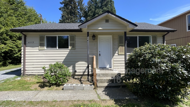 Everett House: 6113 Beverly Ln