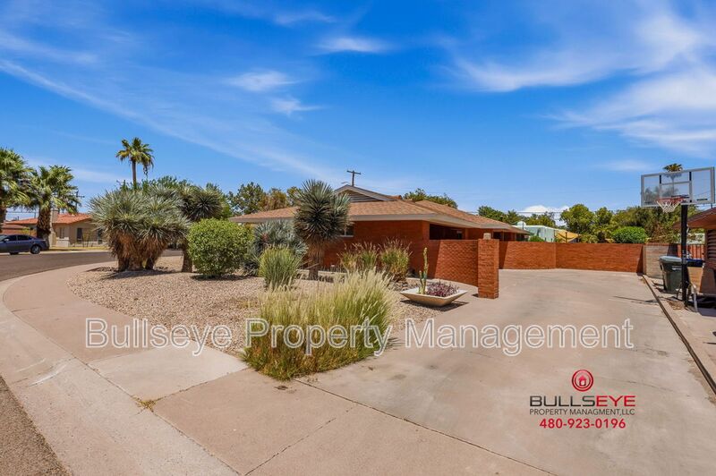 Phoenix House: 1617 W. Flower Circle N
