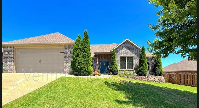 Centerton House: 1610 Sweetbriar Way