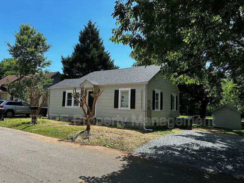 Lexington House: 603 Robbins St