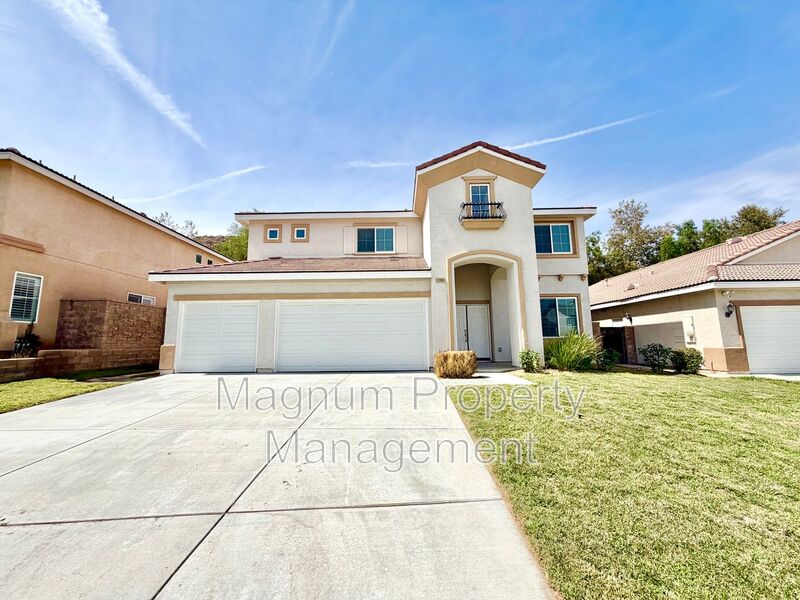 Menifee House: 24850 Sunset Vista Ave