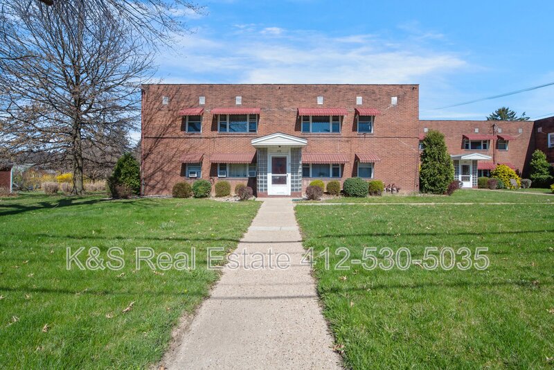 White Oak Condo: 1437 Lincoln Way - D