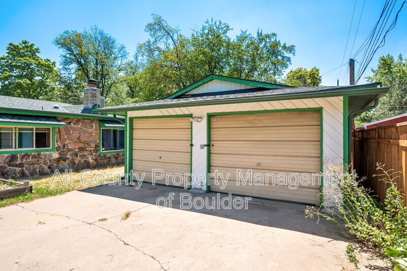 Lafayette House: 701 S MillerAve