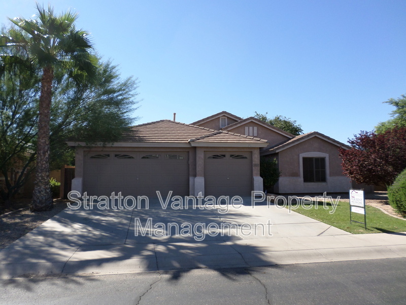 Gilbert House: 1123 E. Devon Dr.