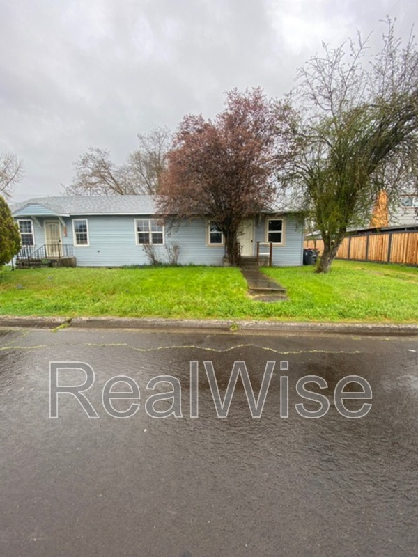 Medford House: 512 Pearl St