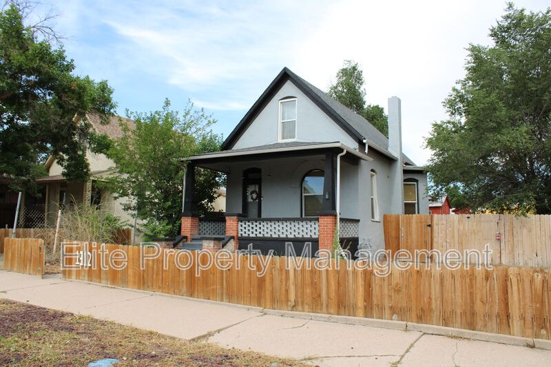 Pueblo House: 1312 Francisco St