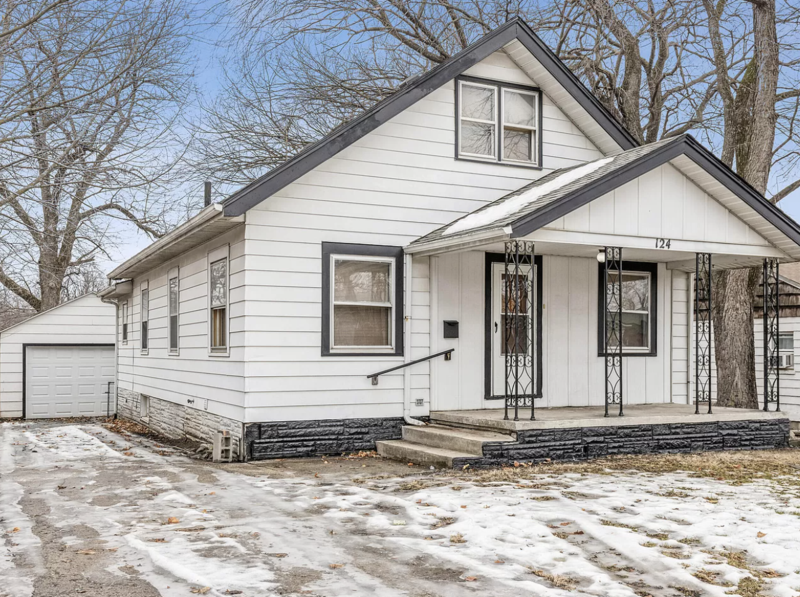 Ames House: 124 North Franklin Avenue
