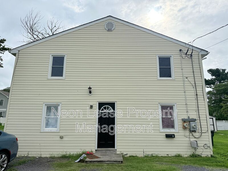 Milford House: 409 Church Street B