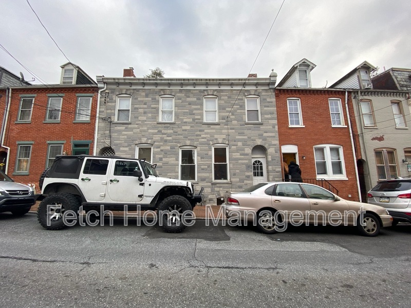 Lancaster House: 61 Howard Avenue