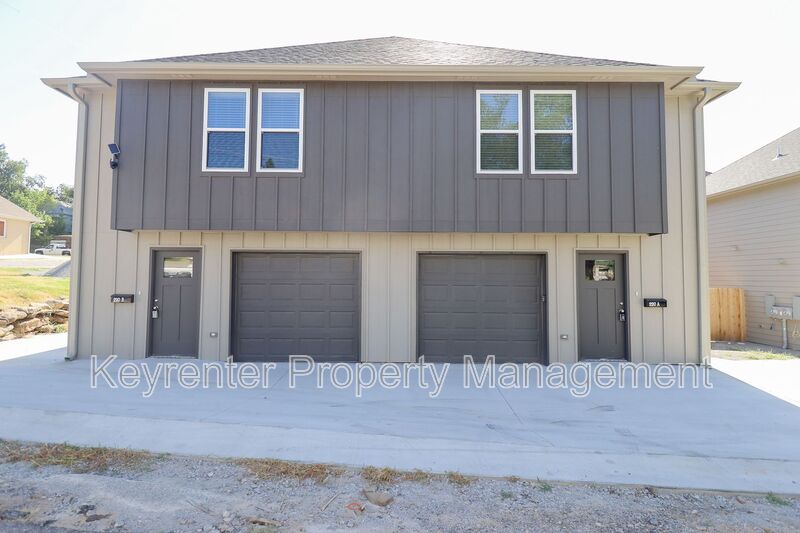 Sand Springs Condo: 220 N Cleveland St