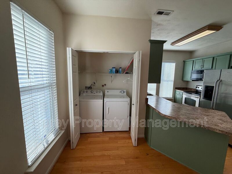 Well-maintained and spacious 3-bedroom Home "ASK ABOUT OUR ZERO DEPOSIT" - Photo 14