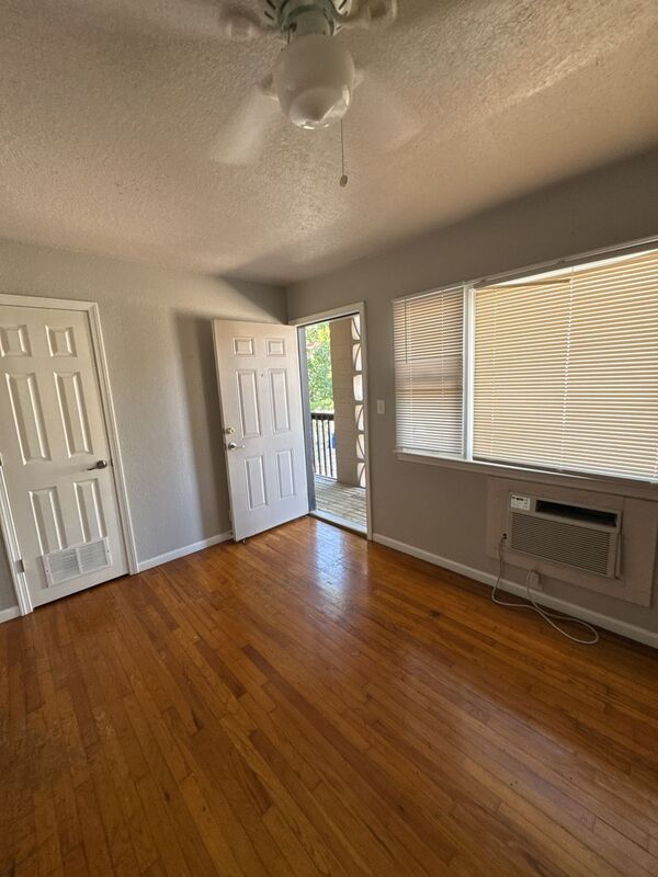 Lawrence Condo: 1403 Tennessee St - 9