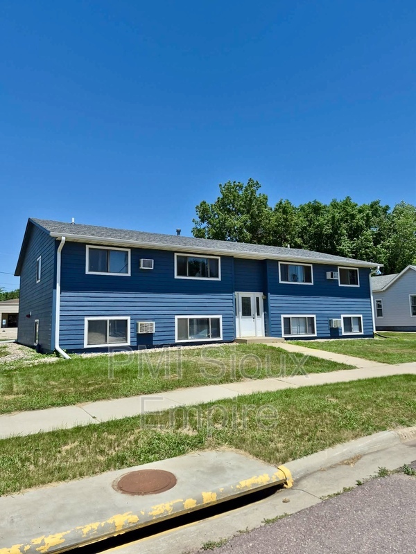 Canton Condo: 404 E 4th St