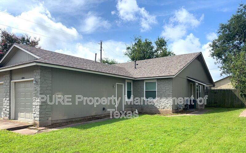 Pflugerville House: 16005 Stoneham Circle