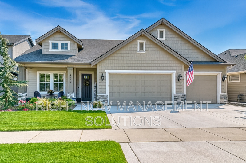 Eagle House: 4113 West Gray Fox Street