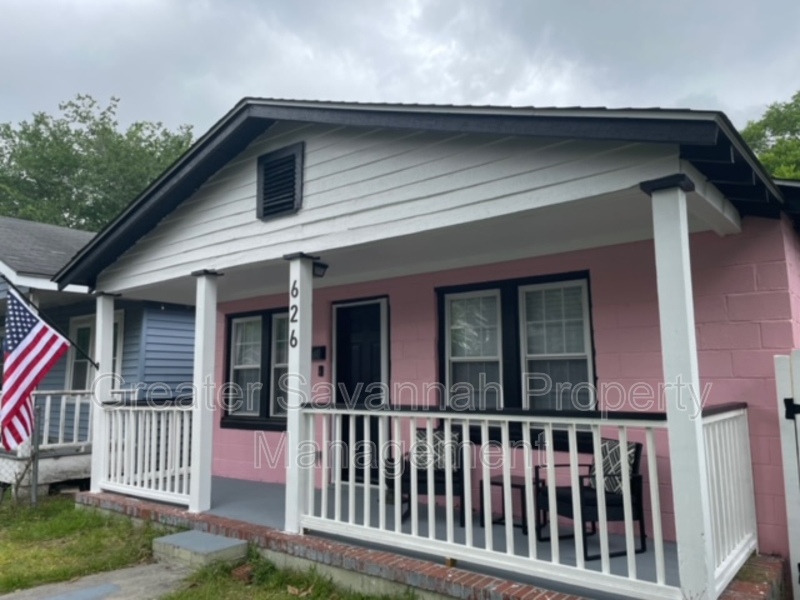Savannah House: 626 East Waldburg Street