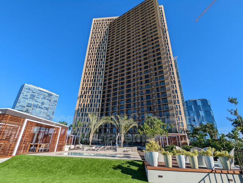 Honolulu Condo: 987 Queen St.