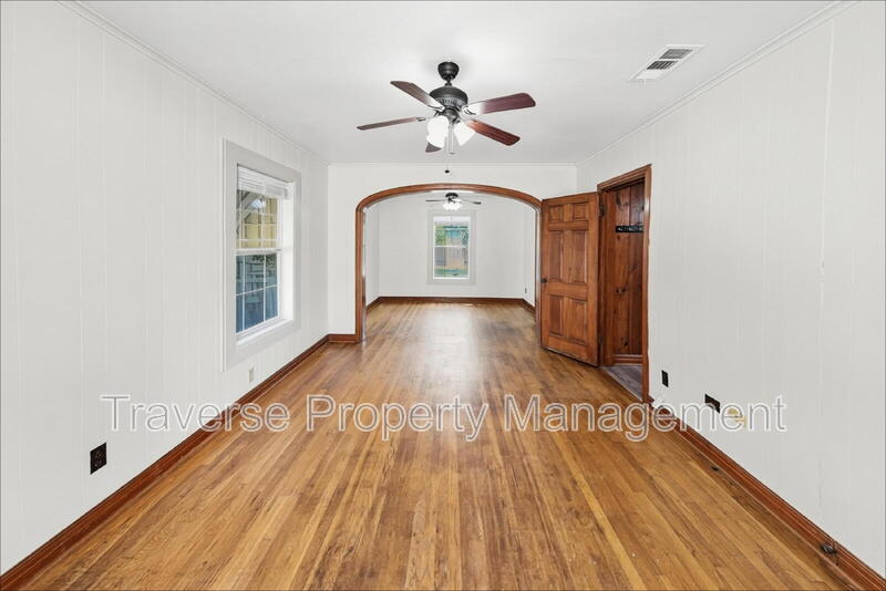 Fort Worth House: 3624 Frazier Ave
