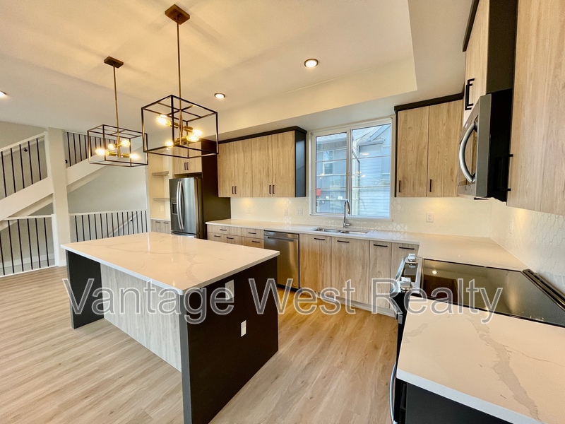 West Kelowna House: 147-4025 Gellatly Rd