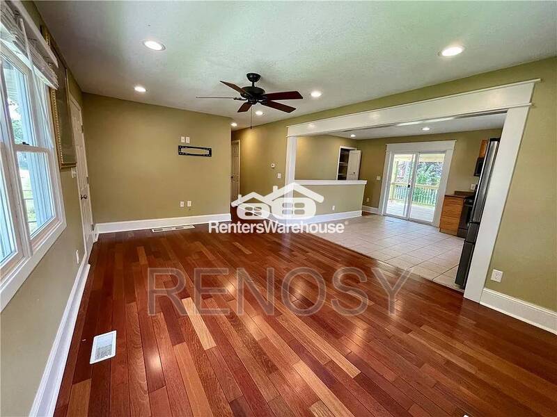 Urbandale House: 5810 Francis Ave