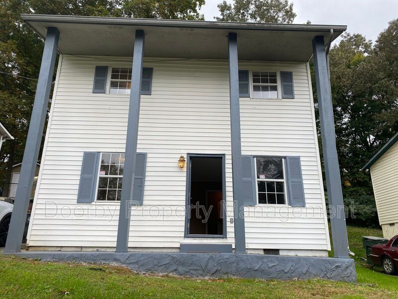 Chattanooga House: 3916 Blanchard St.