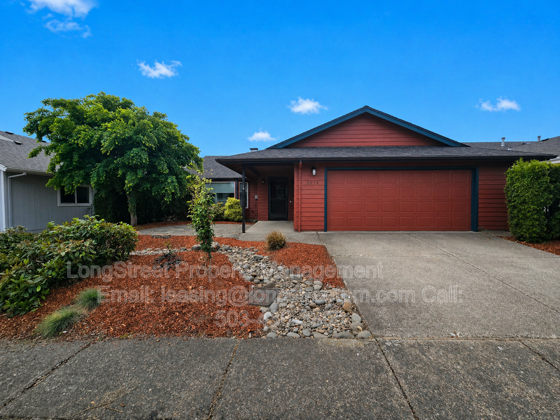 Salem House: 2018 Nut Tree Dr NW