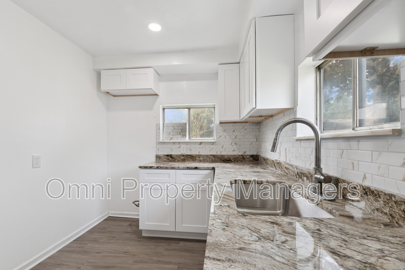 Warren House: 23243 Columbus Ave,