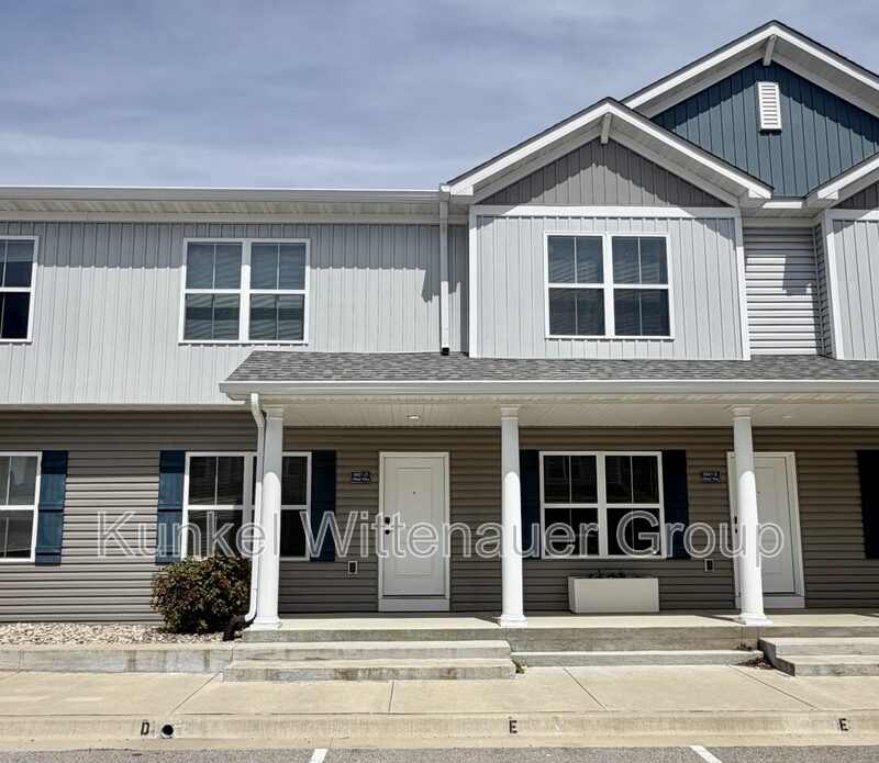 O'Fallon Condo: 8401-D Allied Way