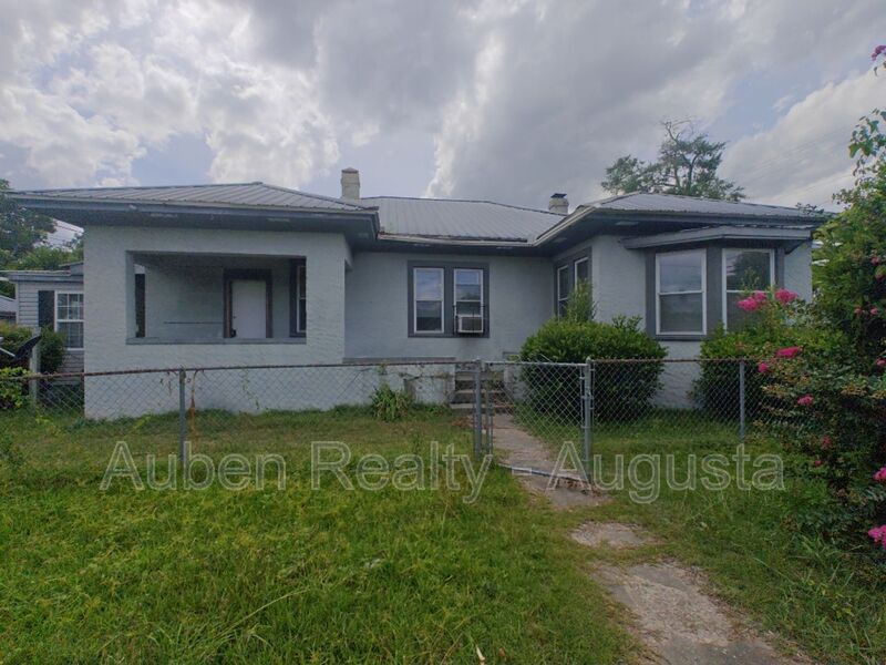 Augusta House: 1712 Central Avenue