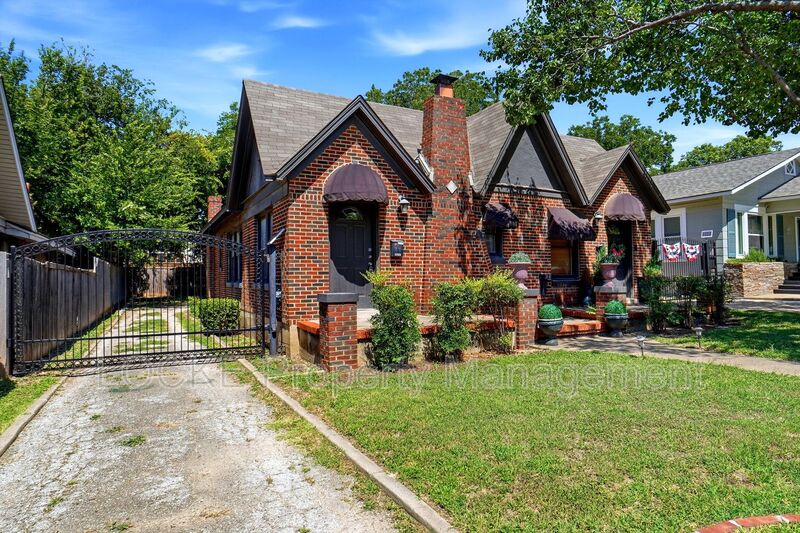 Ft Worth House: 1806 Clover Ln