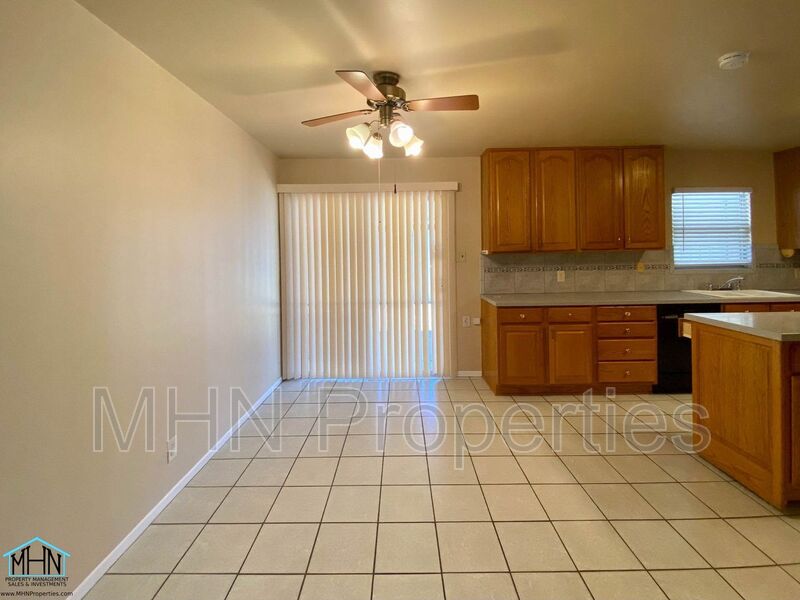 Cozy and bright! 4 bed/2 bath home located near Lackland AFB - Preview 4
