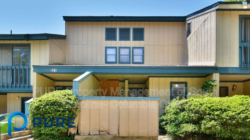 Columbia House: 521 Hickory Hill Drive