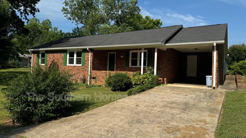 Etowah House: 220 Wilkins Avenue