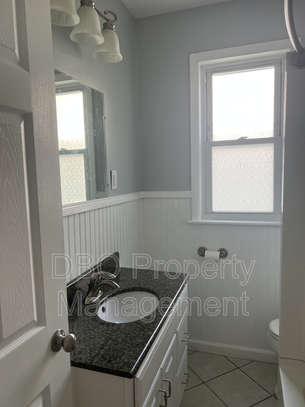 Schenectady House: 822 Hampton Avenue