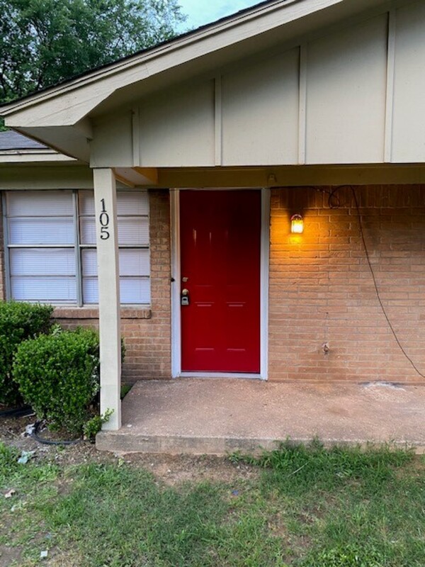 Tyler House: 11618 West First Avenue