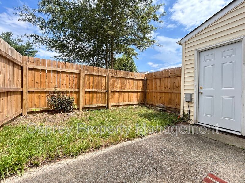 3-Bedroom Townhome with Spacious Backyard in the Heart of Chesapeake