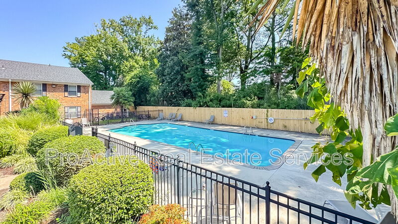 Virginia Beach Condo: 1006 Barclay Square