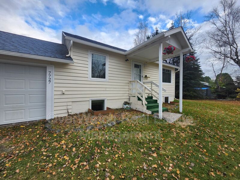 Anchorage House: 7727 Jewel Lake Road