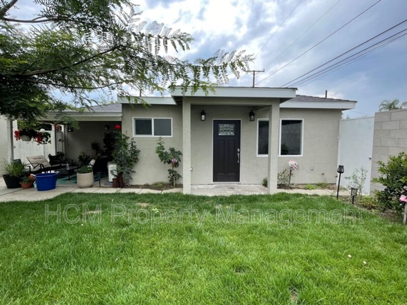 Long Beach House: 2283A Oregon Ave