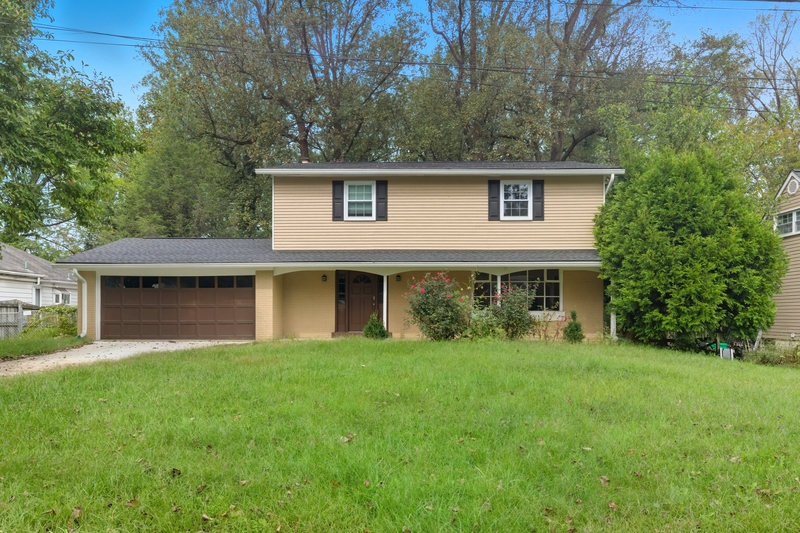 Bowie House: 13314 Vanessa Avenue