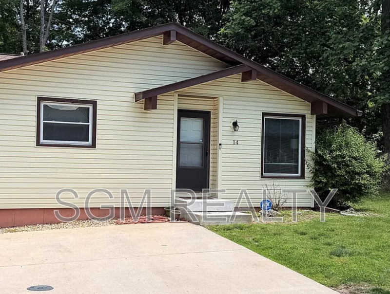 Glen Carbon House: 14 Saddlewood Ln