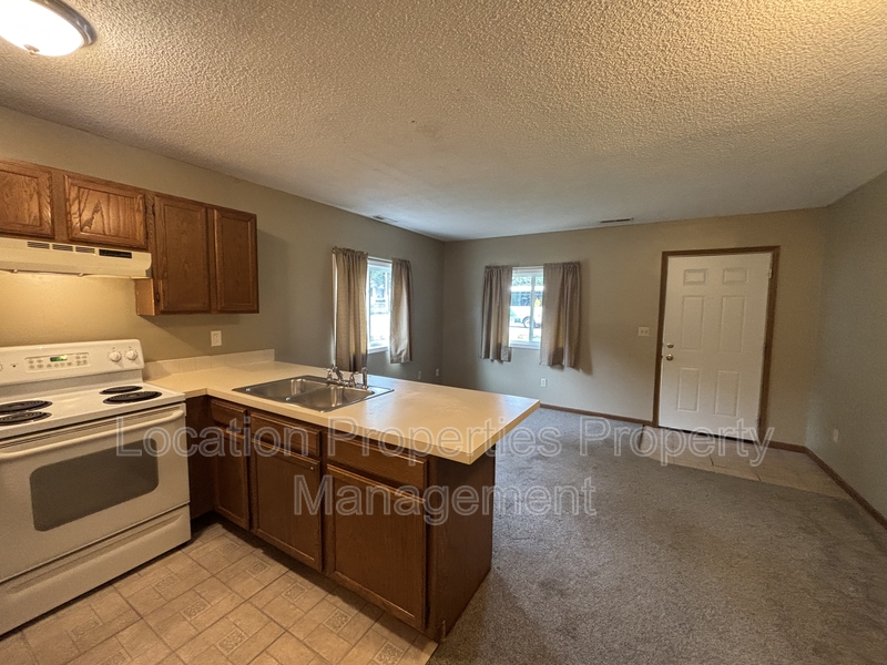 1315 West 5th Street - 1315, Lawrence, Kansas rental photo 5 of 10