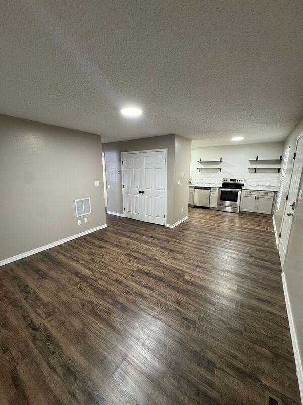 Springfield Condo: 1138 E Walnut St