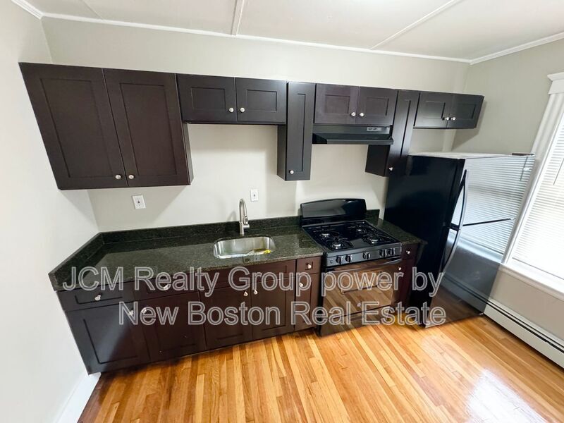 Lynn Condo: 23 Mall Street