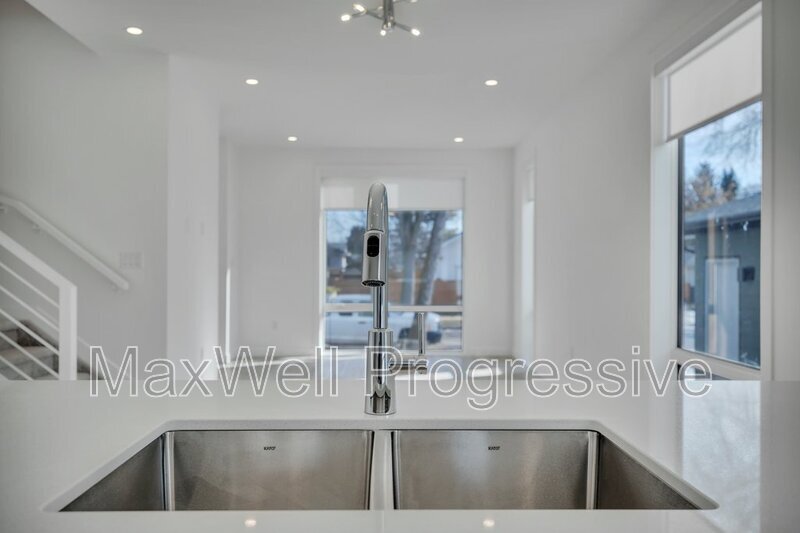 Edmonton Townhome: 9009 -9011  93 Street