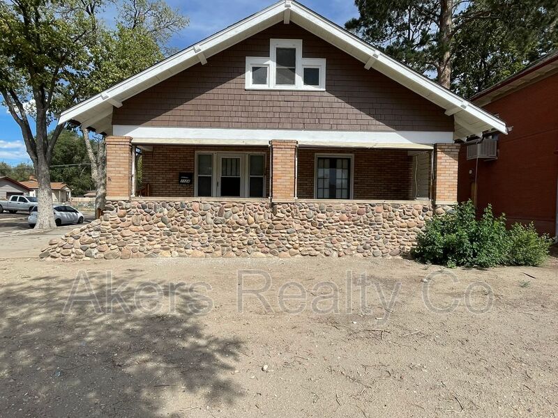 Pueblo House: 1124 Lake Ave