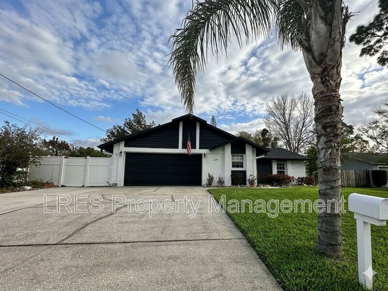 Deltona House: 555 Glen Haven Dr