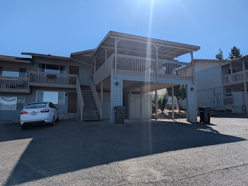 Roseburg Condo: 2953 W Lorraine Ave