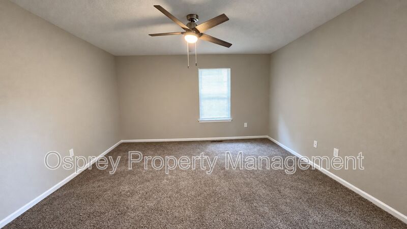 Spacious 3-Bedroom Corner-Unit Townhome with Private Patio in VB! - Photo 19