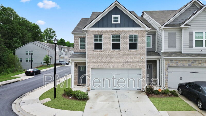 Fairburn Townhome: 7740 Baron Rd
